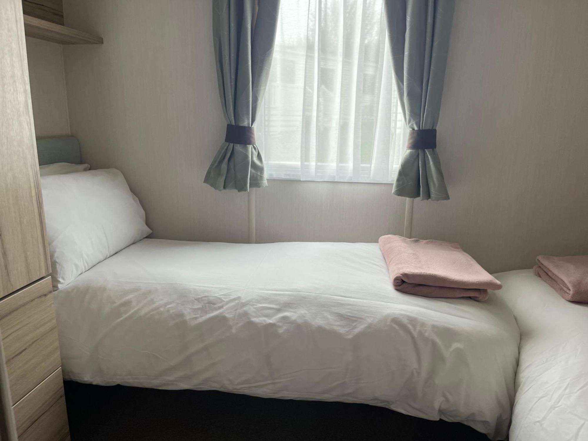 Ger-Y-Bwlch - Spacious Static On 5Star Site With Swimming Pool Benllech Ngoại thất bức ảnh